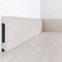 Плинтус напольный из полиуретана Solid 8 UHD 05/80, Дуб млечный, 2,4м